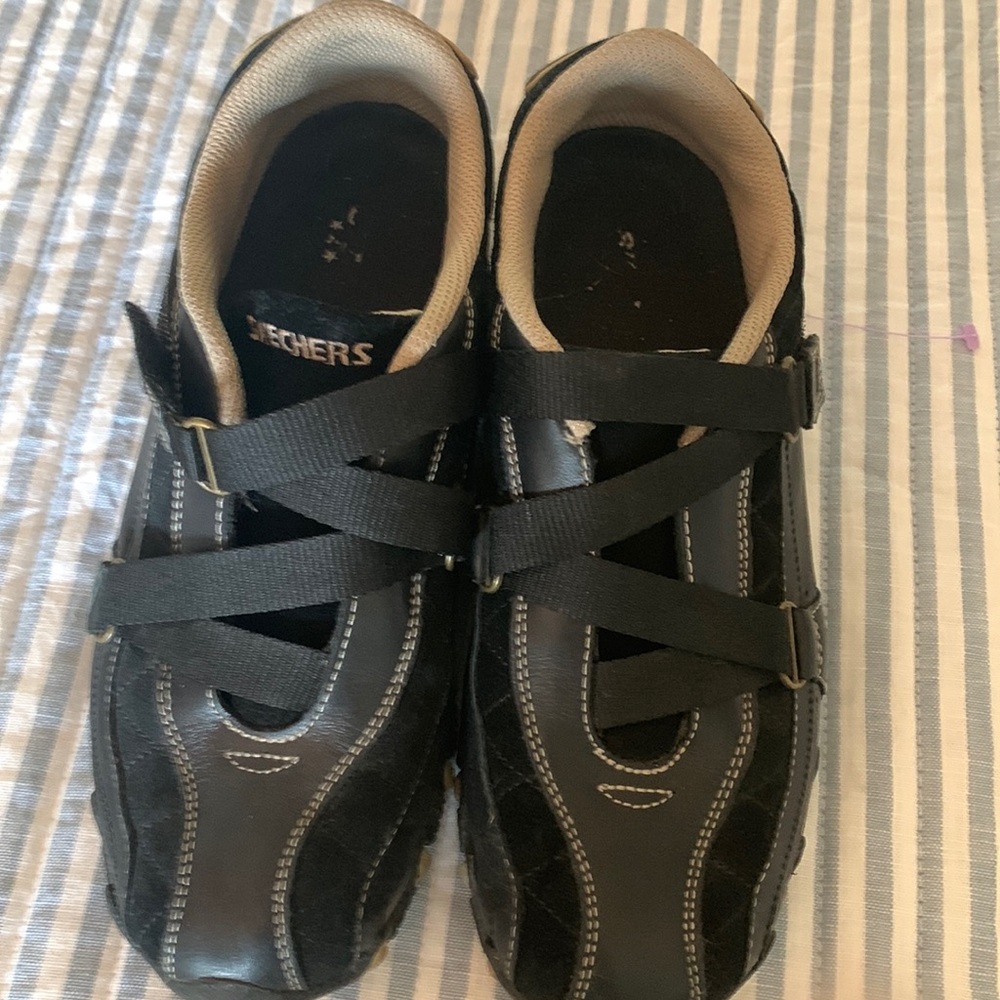 Skechers .